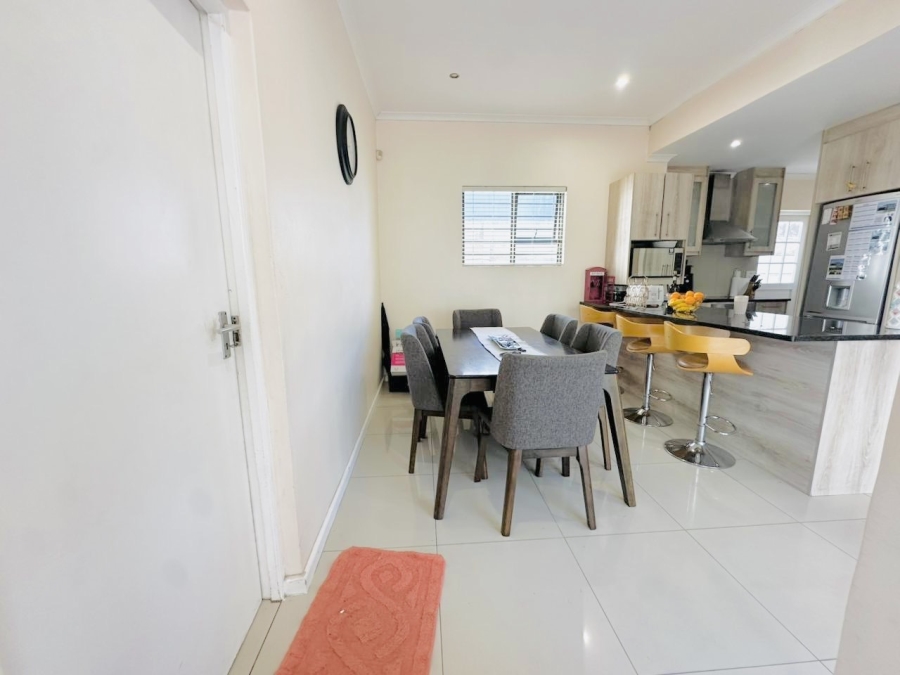 4 Bedroom Property for Sale in Parklands North Western Cape